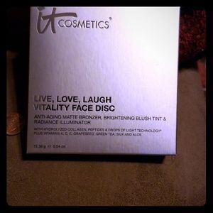 It cosmetics live love laugh vitality face disc
